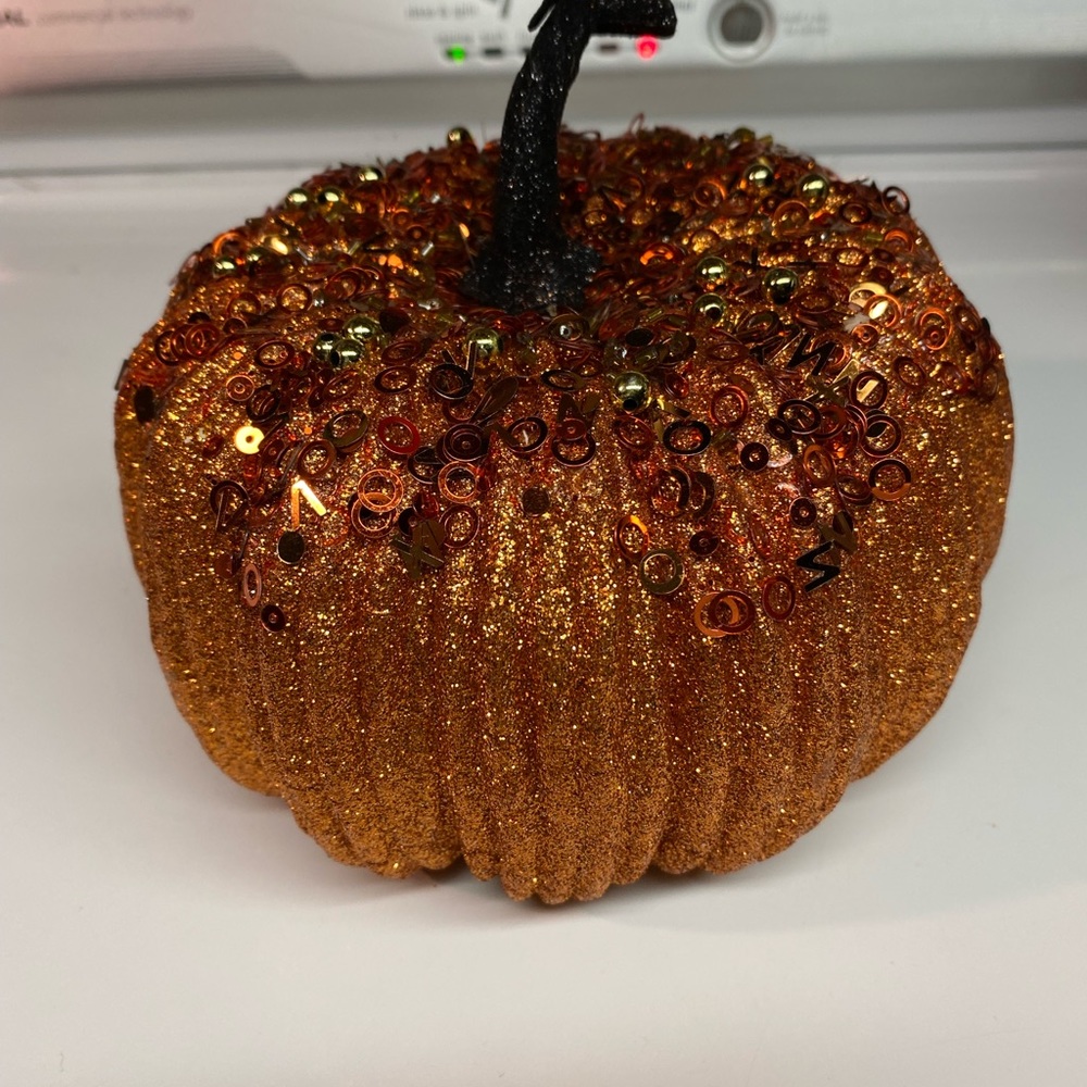 Set of 4 pumpkins.
